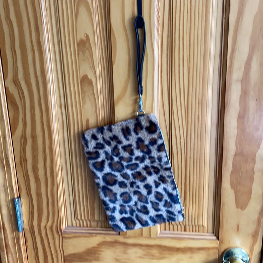 Large wristlet